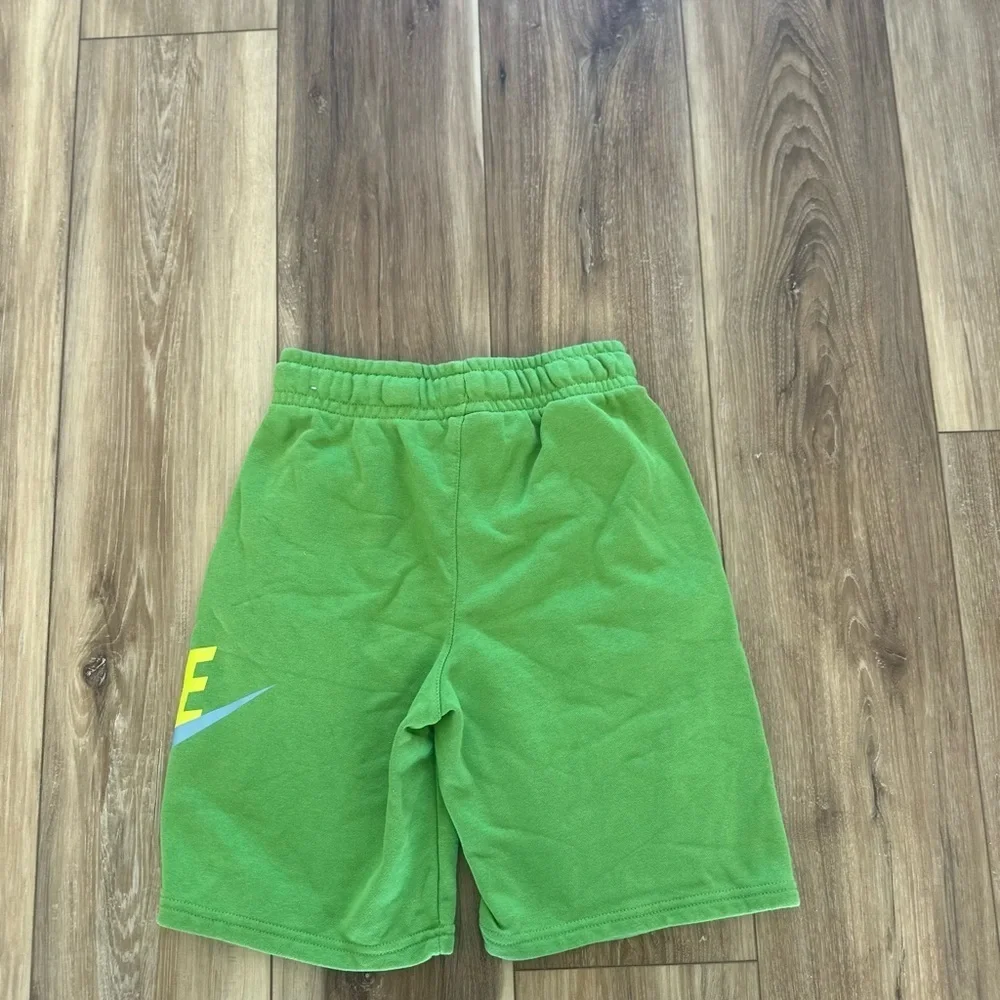 Nike youth boys terry sweat shorts green size large